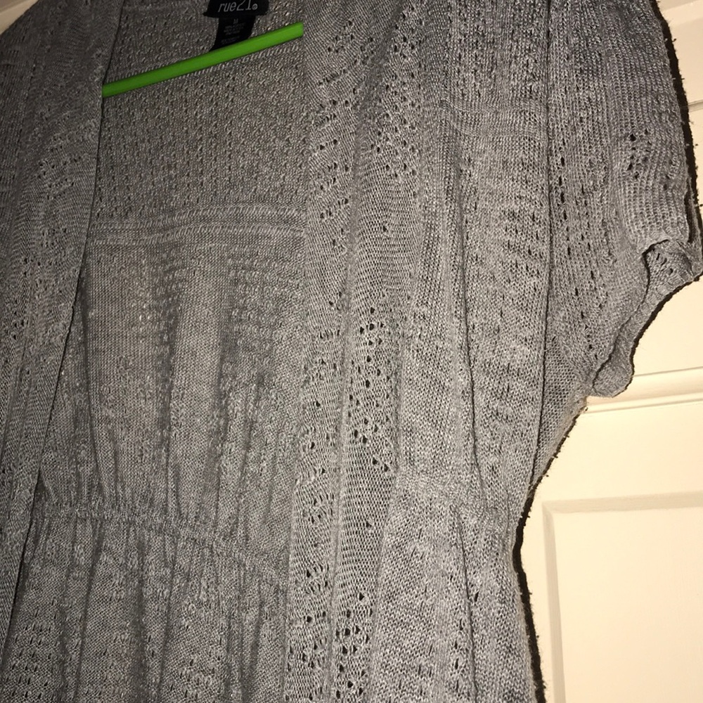 Grey top - Picture 3 of 3